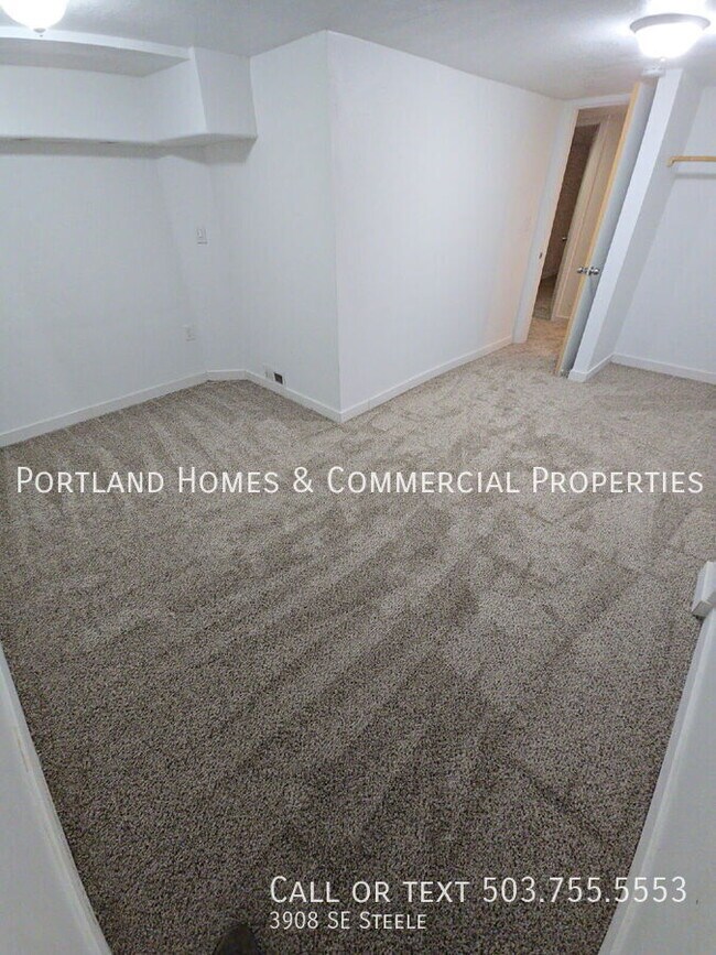 Building Photo - 3908 SE Steele-