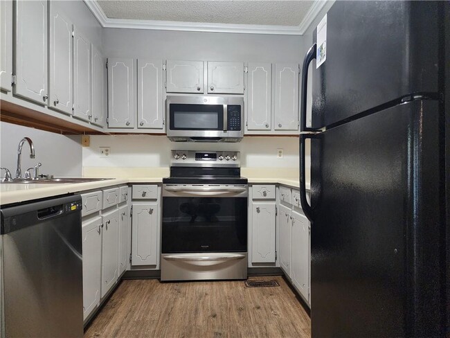 Building Photo - 110 Mayflower St