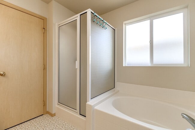 Building Photo - Fantastic DuPont Rambler with AC and Sprinkler System