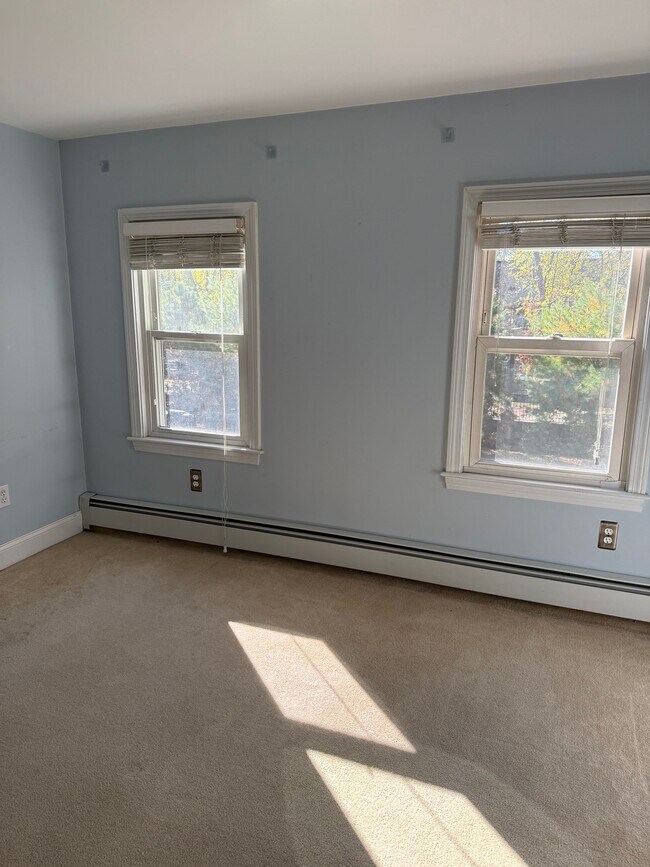 Building Photo - 19 Railroad St