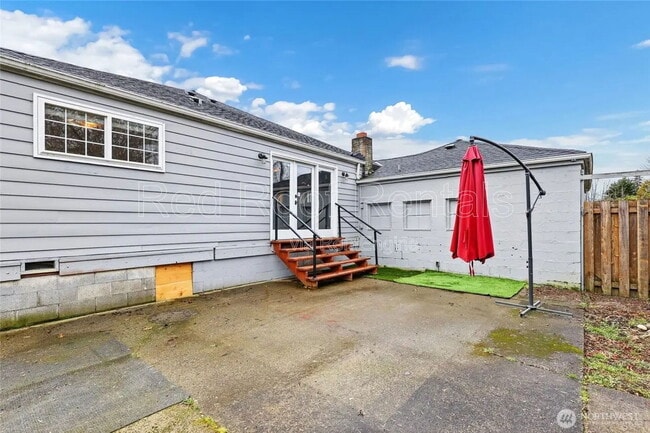 Building Photo - 1523 4th Ave NW