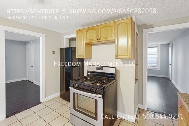 Building Photo - 56 Devens St