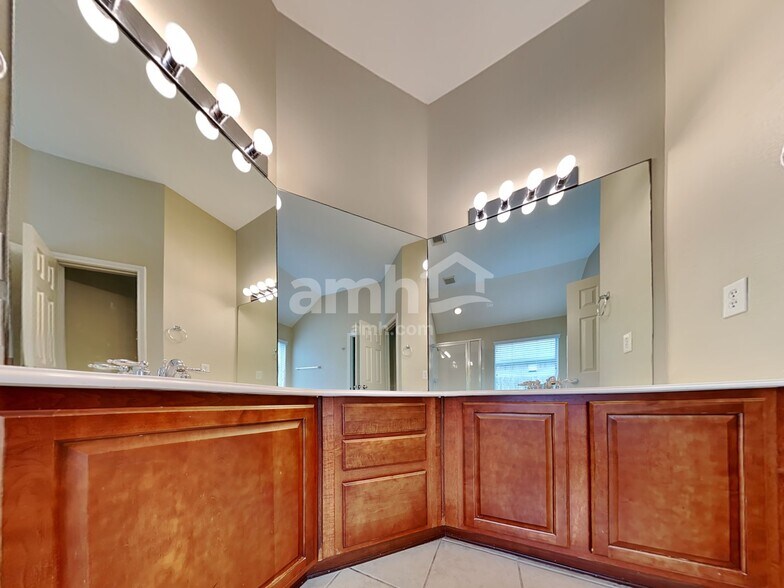 Building Photo - 8812 Sun Haven Ln