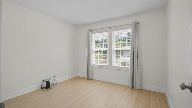 Building Photo - 3 Bedroom Home in Vacaville