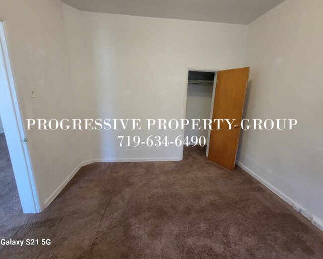 Building Photo - 1515 E Orman Ave