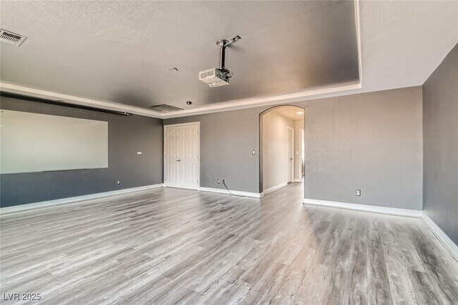 Building Photo - 6250 Sierra Knolls Ct