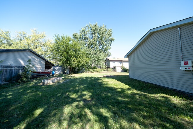 Building Photo - 8001 Vincent Cir N
