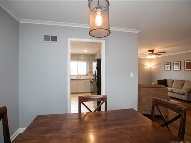 Building Photo - Brookside Bungalow!