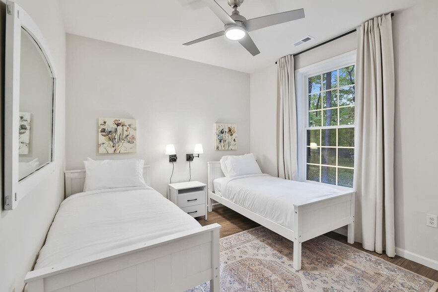 Building Photo - 193 Scarlet Oak Dr