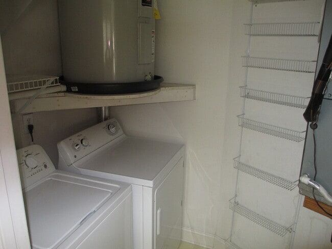 Building Photo - 113 John Ct