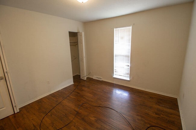 Building Photo - 1013 W Ash St