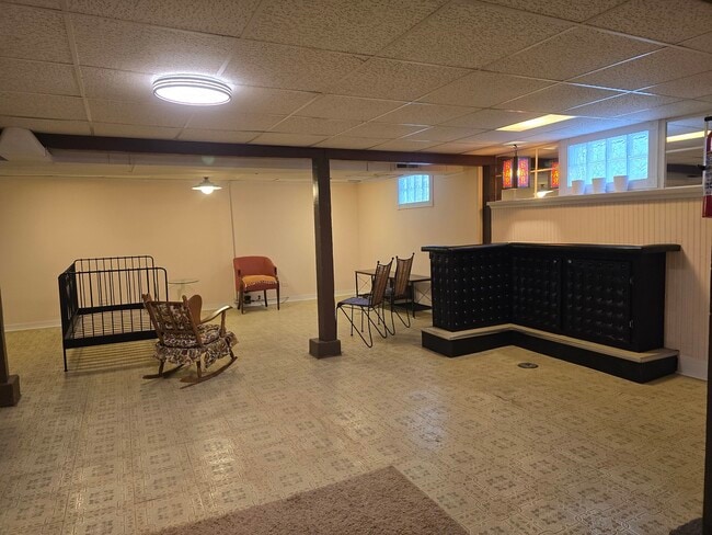 Building Photo - 437 S Craig Pl