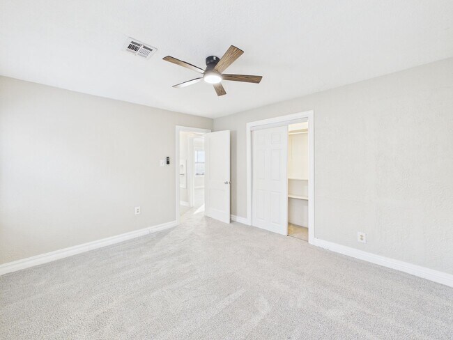 Building Photo - 1307 NW Maple Ave