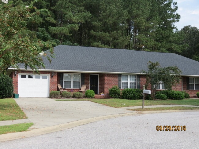 Primary Photo - Landmark Pointe 3 Bedroom, 2 Bath-Lawn mai...