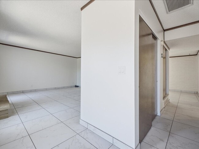 Building Photo - 7530 E Stella Rd