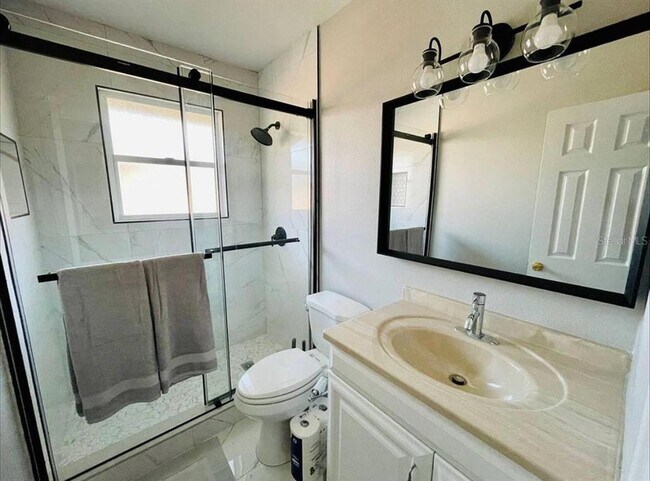 Building Photo - 582 Revilo Blvd