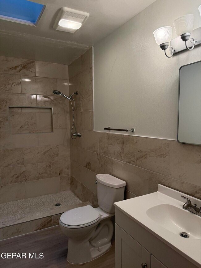 Building Photo - 277 Vista Rio Cir