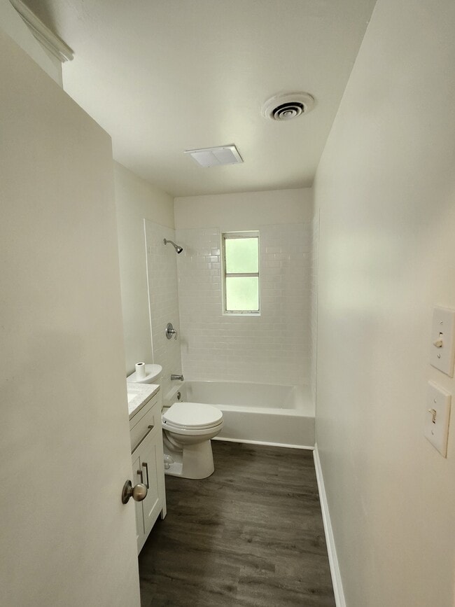 Building Photo - 2142 Tullis Dr