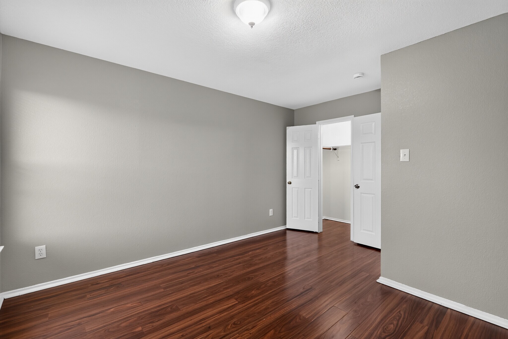 Building Photo - 217 Pinewood Trl