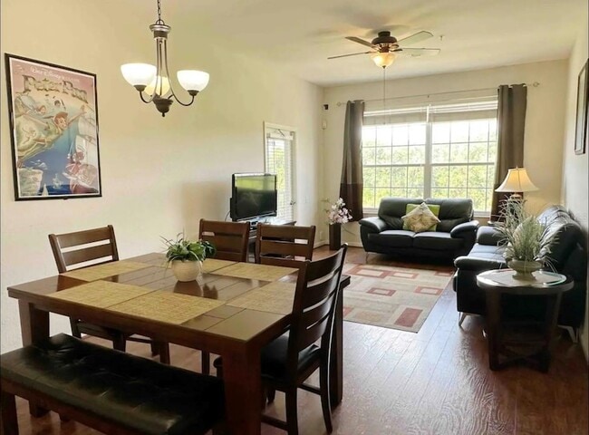 Building Photo - 2310 Silver Palm Dr