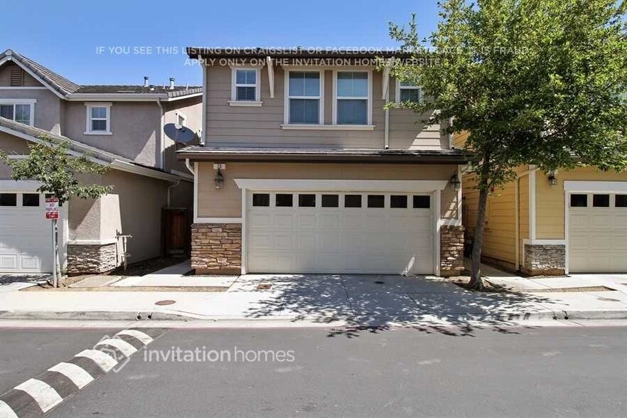 Building Photo - 73 Roadrunner St