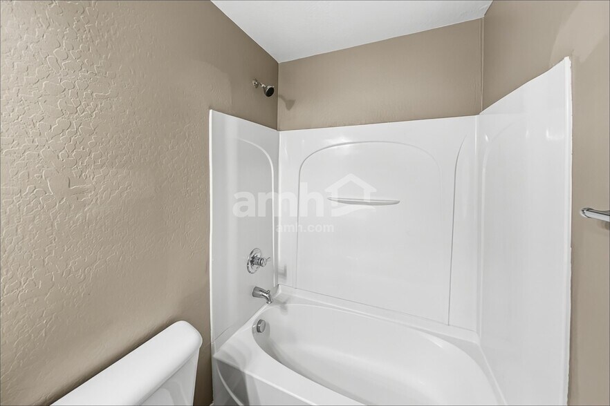 Building Photo - 20759 W Hamilton St