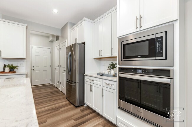 Building Photo - 2110 Weatherbee Ln