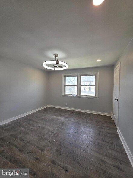 Building Photo - 252 N 9th St