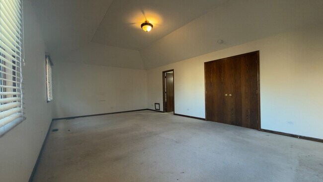 Building Photo - 21223 Alessandra Dr