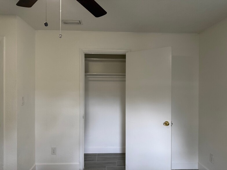 Building Photo - 564 N Wayman St