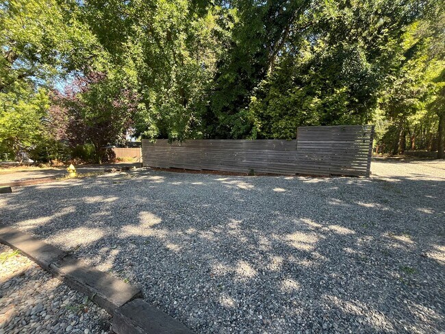 Building Photo - Fabulous NE Portland 2 bedroom 2 bathroom ...