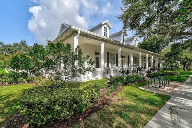 Building Photo - 354 Jacaranda Dr