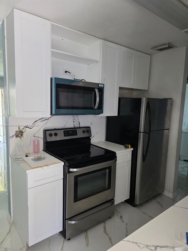 Building Photo - 1 bedroom in Hollywood FL 33020