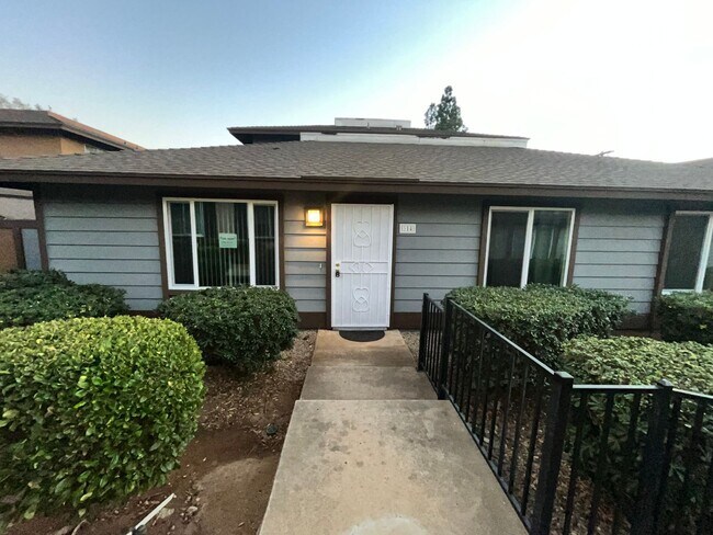 Building Photo - 3 bedroom - 1.5 bathroom single level