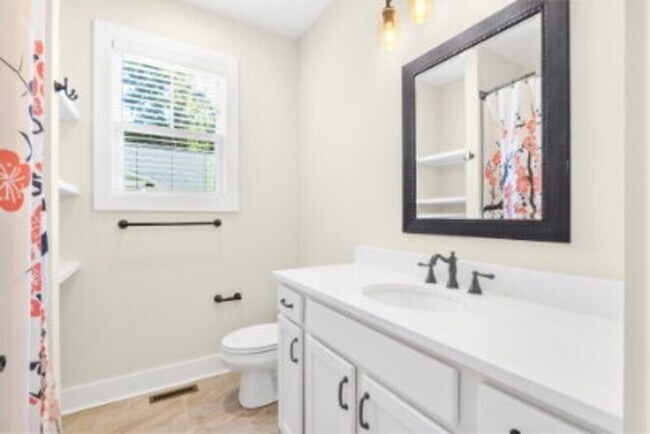 Building Photo - 155 Piney Ln