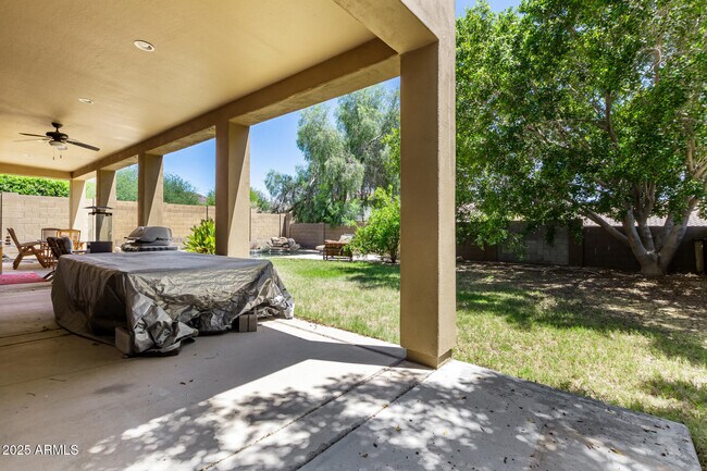 Building Photo - 10573 E Sheena Dr