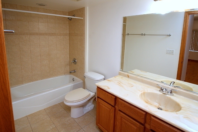 Building Photo - 6560 W Diversey Ave