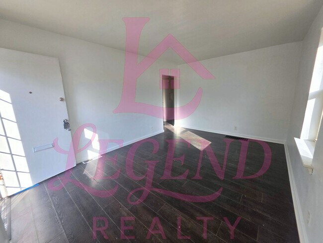 Building Photo - Cozy 2 Bedroom 1 Bathroom Home!