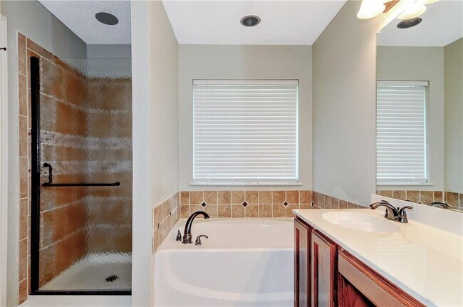 Building Photo - 1704 Northbrook Ln