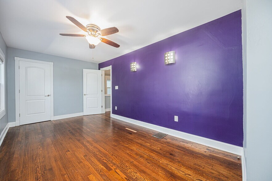 Building Photo - 906 S Champion Ave