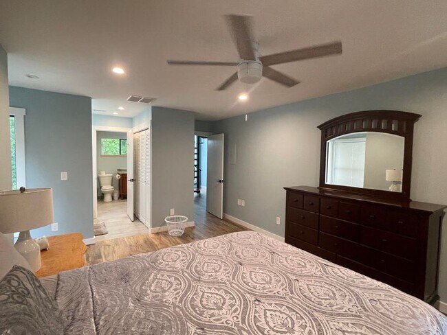 Building Photo - 300 Yacht Club Dr