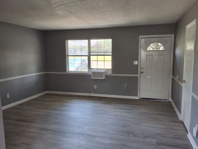 Building Photo - 206 Diecks Dr