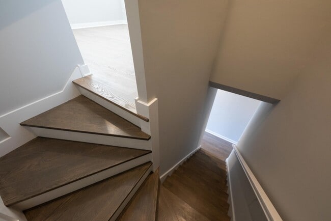 Building Photo - 1637 W Chicago Ave