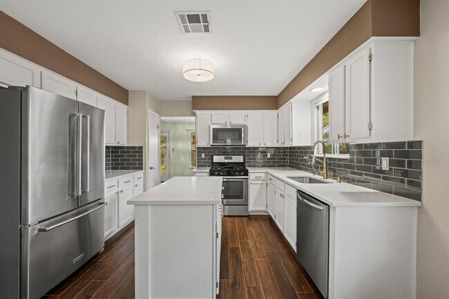 Building Photo - 4820 Marblehead Dr