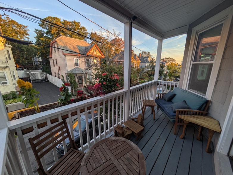 Building Photo - 90 Glenwood Rd