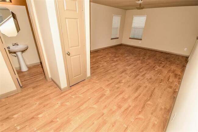 Building Photo - 2418 Thorney Ct