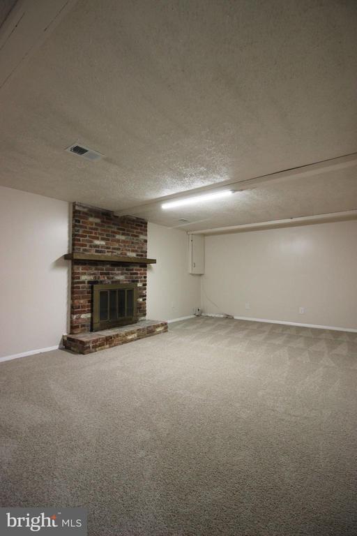 Building Photo - 7765 Brandeis Way