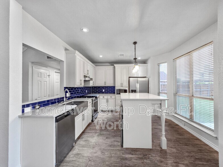 Building Photo - 325 Willow Creek Dr