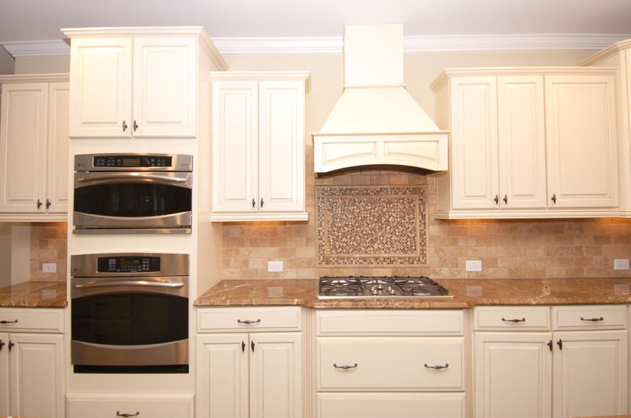 Kitchen gas cooktop - 4832 Millens Bay Ct