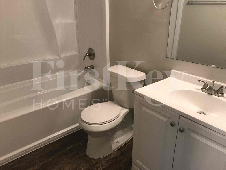 Building Photo - 4020 Brookfield Way